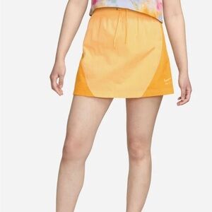 Women's Nike High-Waisted Woven Skirt - Yellow size S DV8248-795